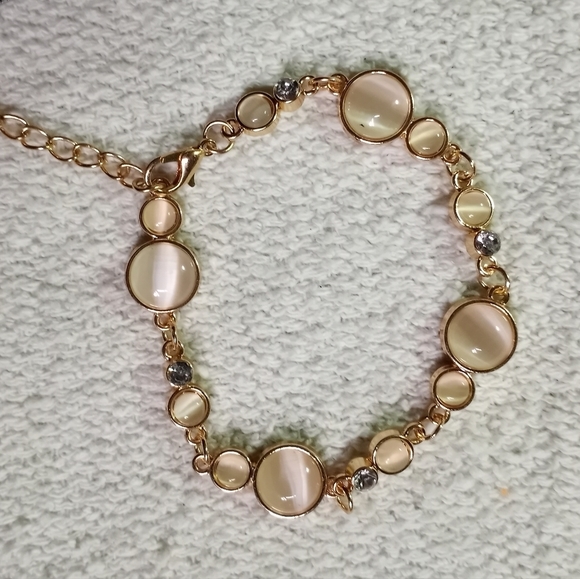Vintage Jewelry - Goldtone pinkish cateye Crystal chain bracelet
